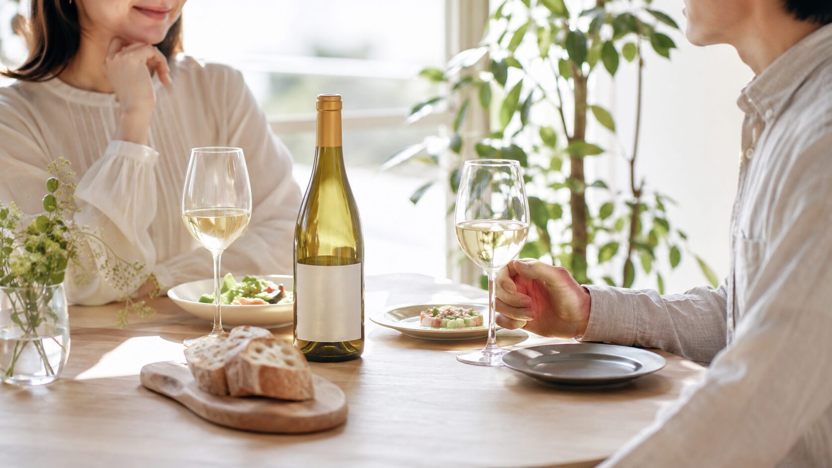 デートで白ワインを選ぶなら、飲みやすさ、料理への合わせやすさ、気を使わせすぎない自然な上品さが大切です